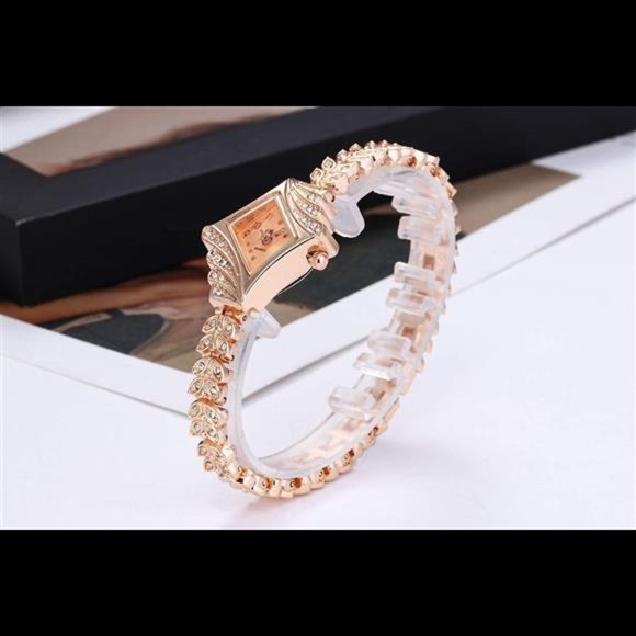LsvtrUS Lady Women Quartz Rhinestone Crystal Wrist Watch Rhombus Gold Surface main image 5